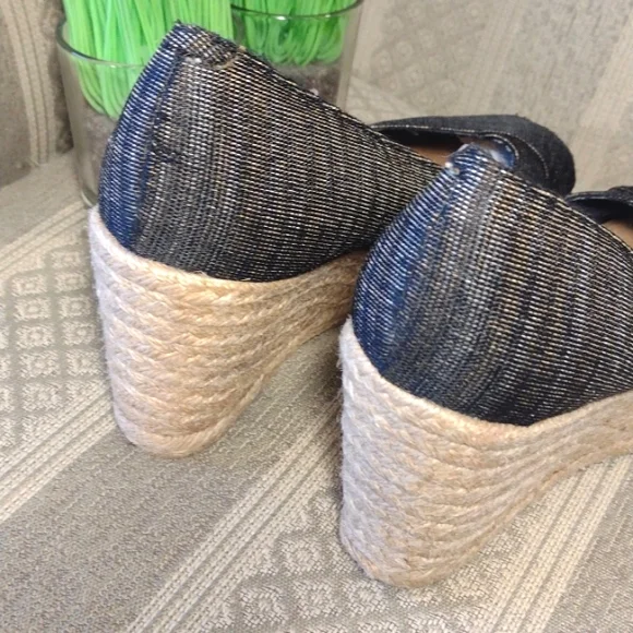 White Mountain Peep Toe Wedge - Picture 12 of 13